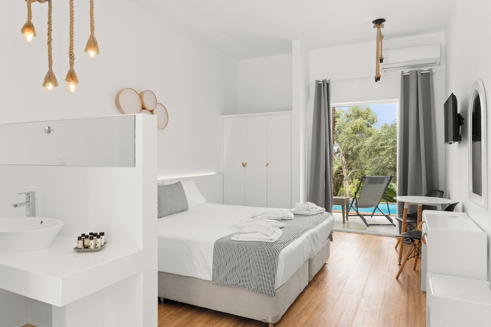 Mr and Mrs White Corfu Couples Retreat Adults Only — Hotel rooms in Acharavi, Ionian Islands