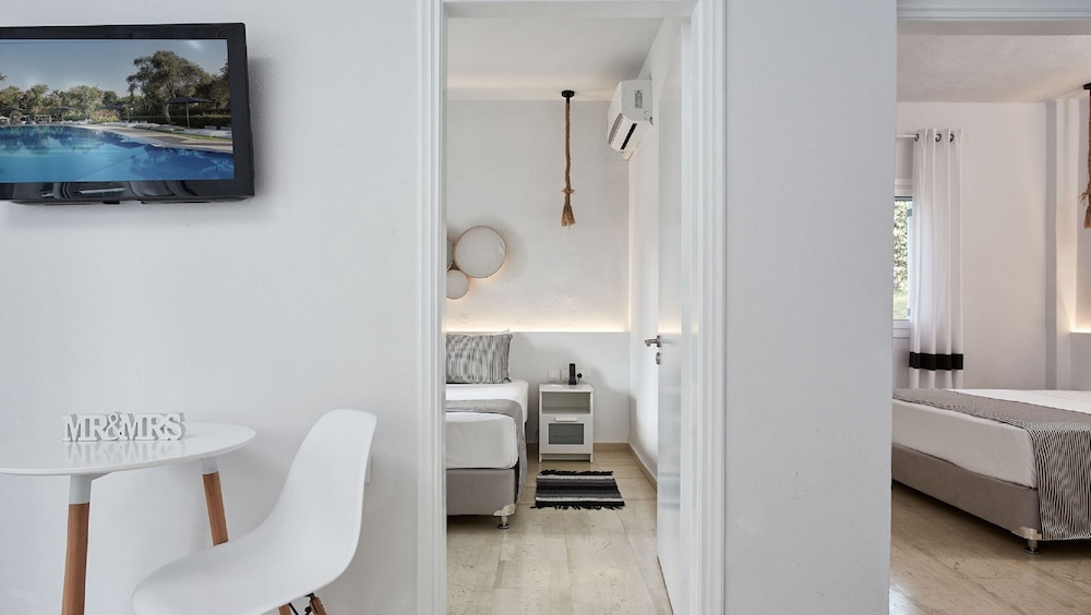 Mr and Mrs White Corfu Couples Retreat Adults Only — Hotel rooms in Acharavi, Ionian Islands