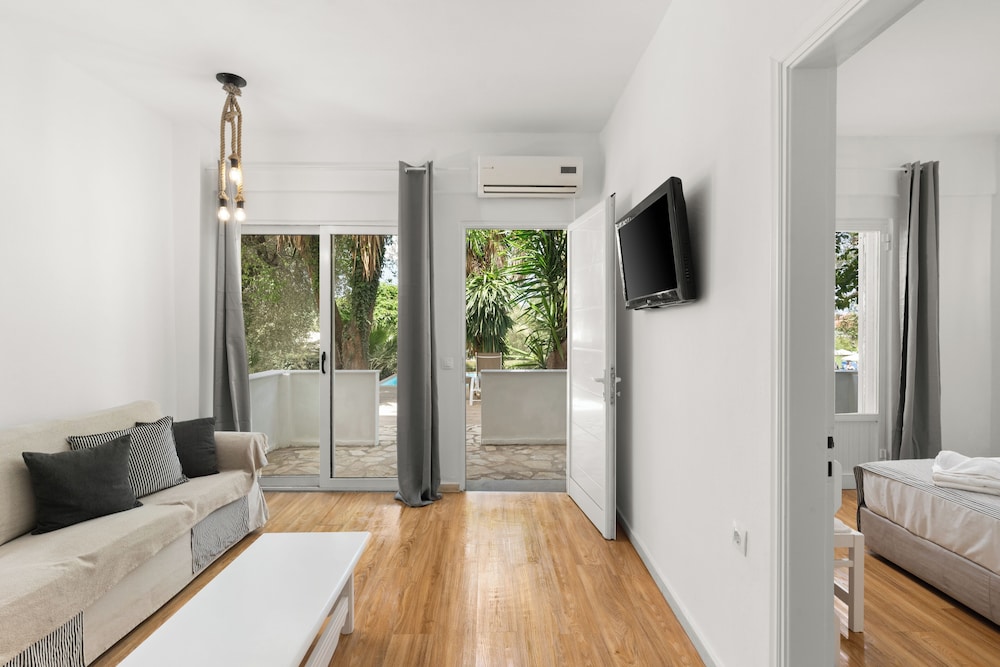 Mr and Mrs White Corfu Couples Retreat Adults Only — Hotel rooms in Acharavi, Ionian Islands