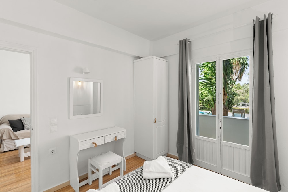 Mr and Mrs White Corfu Couples Retreat Adults Only — Hotel rooms in Acharavi, Ionian Islands