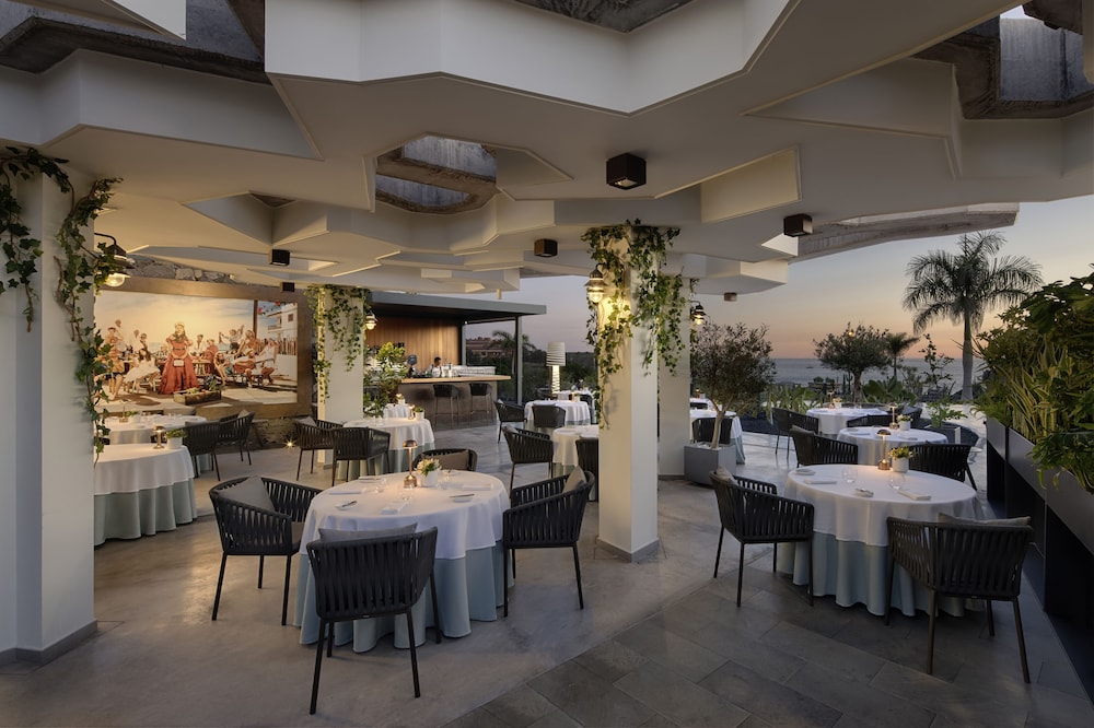 Royal Hideaway Corales Beach, part of Barceló Hotel Group - Adults Only — Restaurant in Costa Adeje, Canary Islands