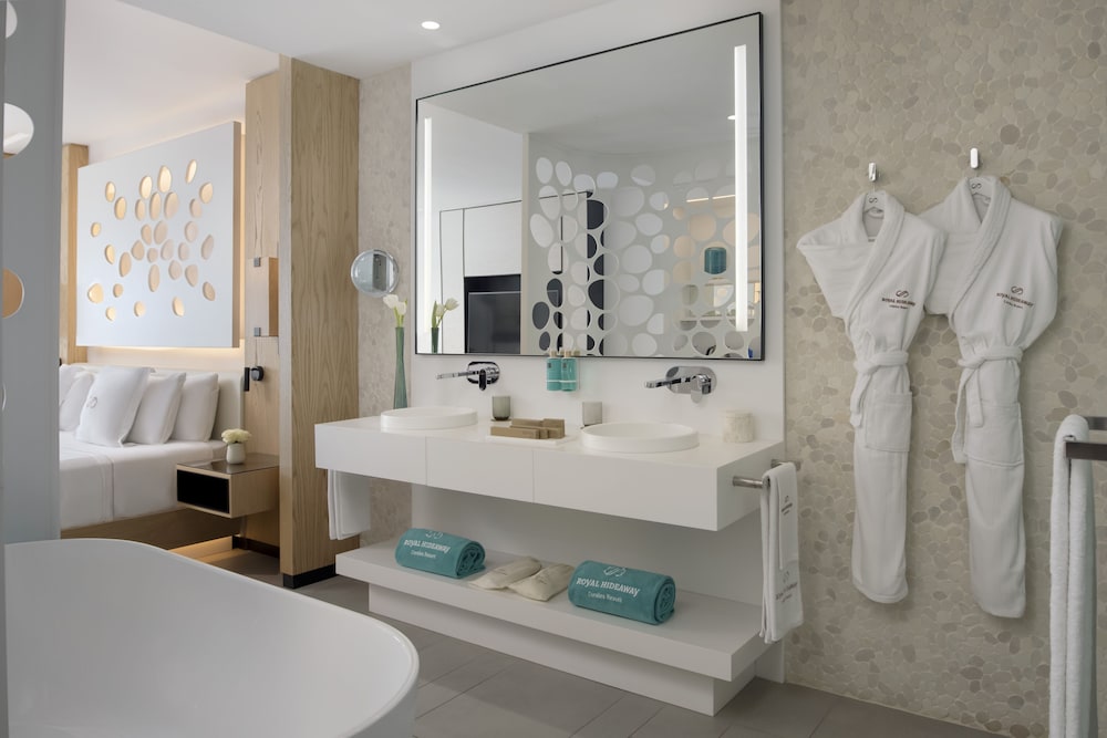 Royal Hideaway Corales Beach, part of Barceló Hotel Group - Adults Only — Rooms in Costa Adeje, Canary Islands