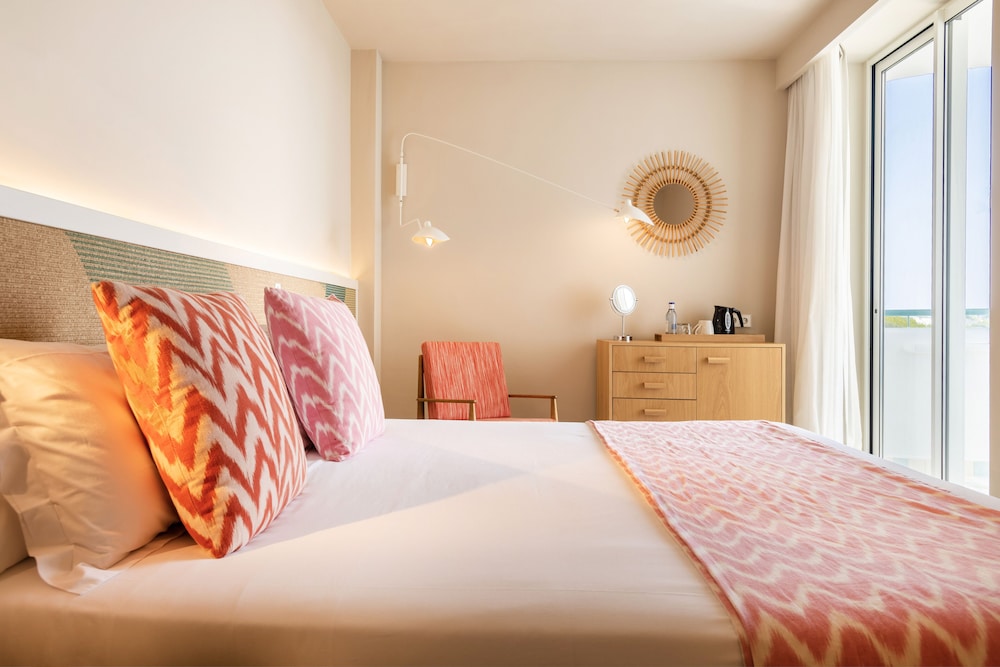 Inturotel Cala Esmeralda Beach Hotel & Spa - Adults Only — Hotel rooms in Cala d´Or, Balearic Islands