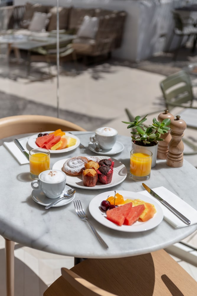 Inturotel Cala Esmeralda Beach Hotel & Spa - Adults Only — Restaurant & bars in Cala d´Or, Balearic Islands