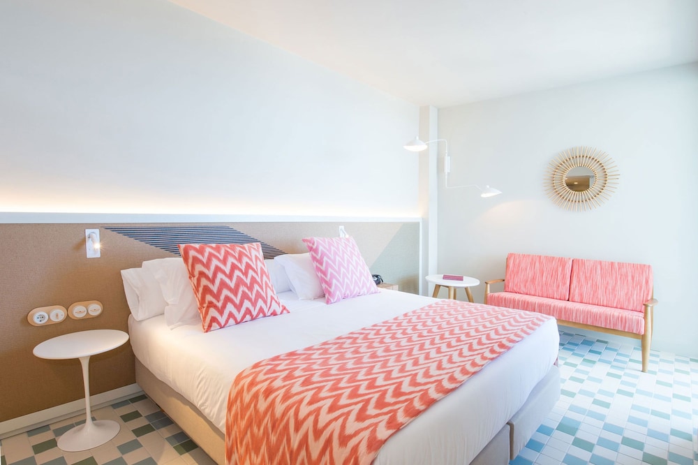 Inturotel Cala Esmeralda Beach Hotel & Spa - Adults Only — Hotel rooms in Cala d´Or, Balearic Islands