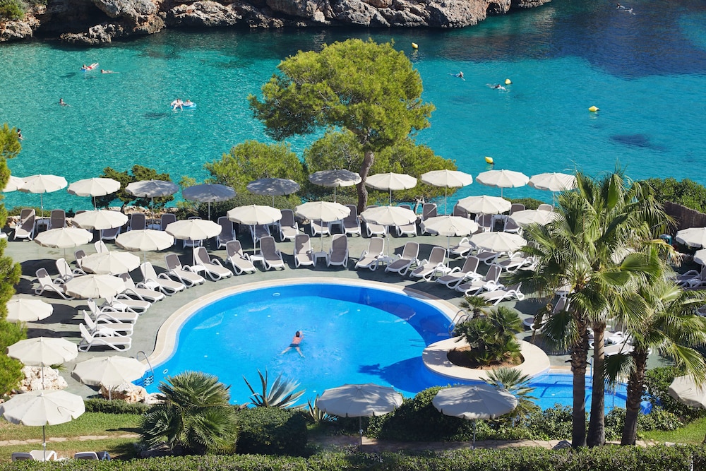 Inturotel Cala Esmeralda Beach Hotel & Spa - Adults Only — Swimming pool in Cala d´Or, Balearic Islands