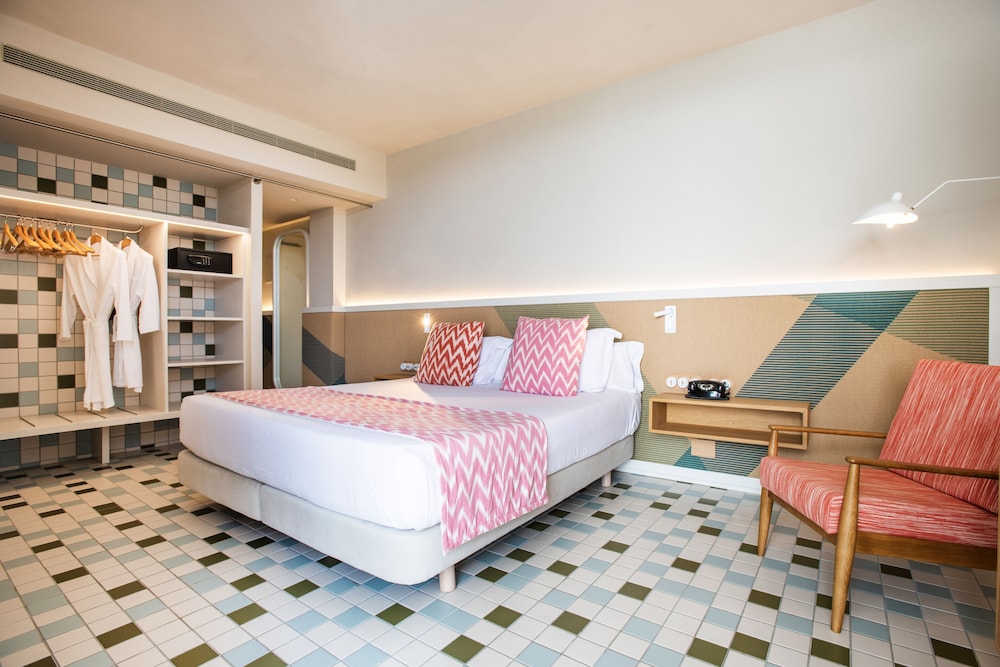 Inturotel Cala Esmeralda Beach Hotel & Spa - Adults Only — Hotel rooms in Cala d´Or, Balearic Islands