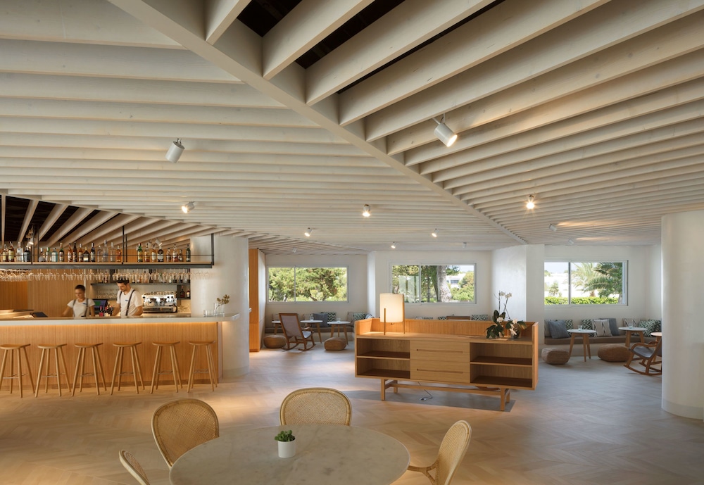 Inturotel Cala Esmeralda Beach Hotel & Spa - Adults Only — Restaurant & bars in Cala d´Or, Balearic Islands