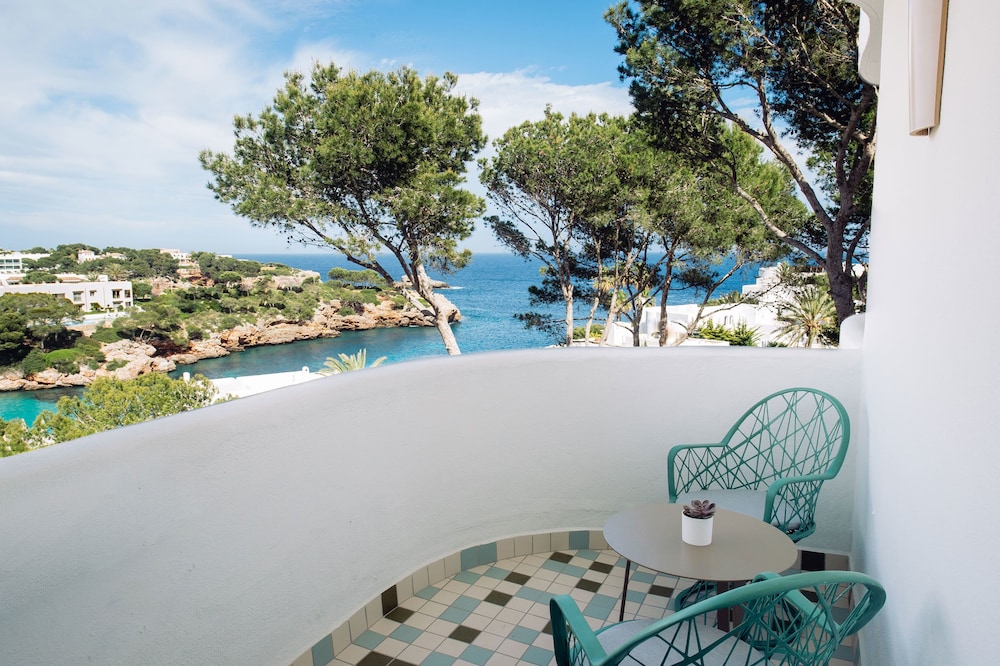 Inturotel Cala Esmeralda Beach Hotel & Spa - Adults Only — Hotel rooms in Cala d´Or, Balearic Islands