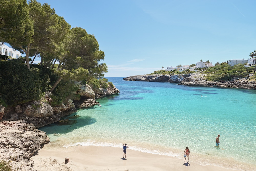 Inturotel Cala Esmeralda Beach Hotel & Spa - Adults Only — Beach in Cala d´Or, Balearic Islands