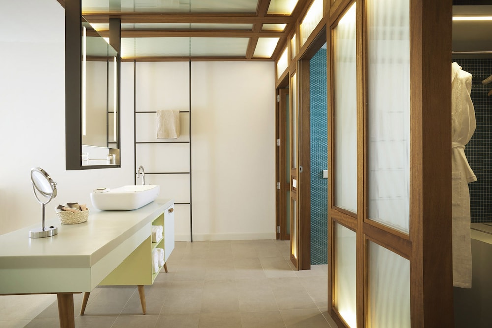 Inturotel Cala Esmeralda Beach Hotel & Spa - Adults Only — Hotel rooms in Cala d´Or, Balearic Islands