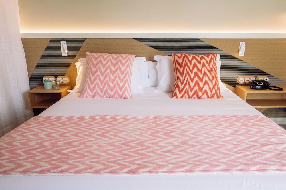 Inturotel Cala Esmeralda Beach Hotel & Spa - Adults Only — Hotel rooms in Cala d´Or, Balearic Islands
