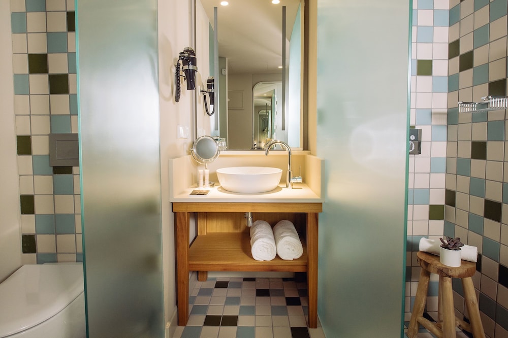Inturotel Cala Esmeralda Beach Hotel & Spa - Adults Only — Hotel rooms in Cala d´Or, Balearic Islands