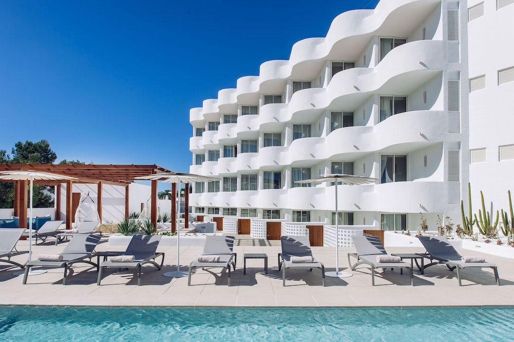 Inturotel Cala Esmeralda Beach Hotel & Spa - Adults Only — Main photo in Cala d´Or, Balearic Islands