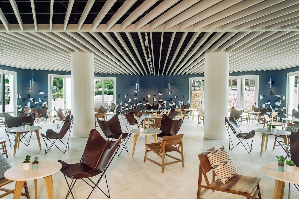 Inturotel Cala Esmeralda Beach Hotel & Spa - Adults Only — Restaurant & bars in Cala d´Or, Balearic Islands