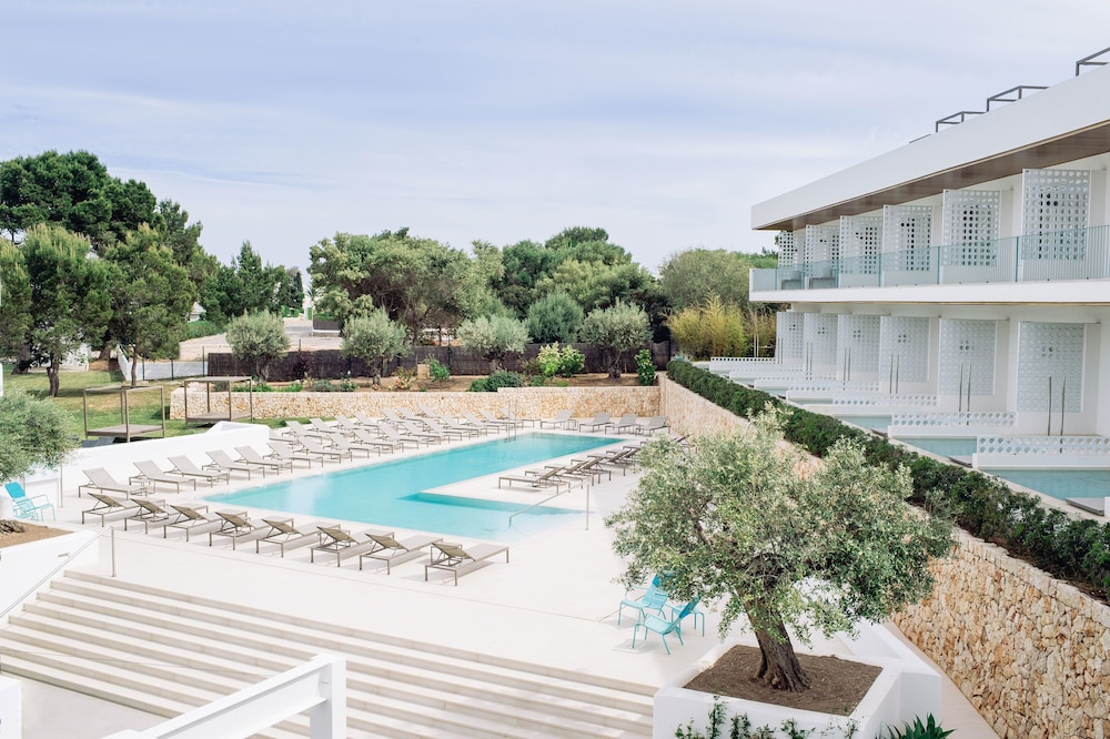 Inturotel Cala Esmeralda Beach Hotel & Spa - Adults Only — Swimming pool in Cala d´Or, Balearic Islands
