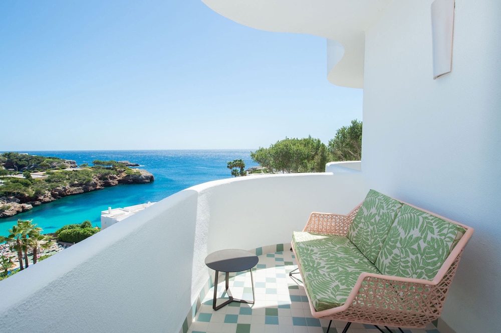 Inturotel Cala Esmeralda Beach Hotel & Spa - Adults Only — Hotel rooms in Cala d´Or, Balearic Islands