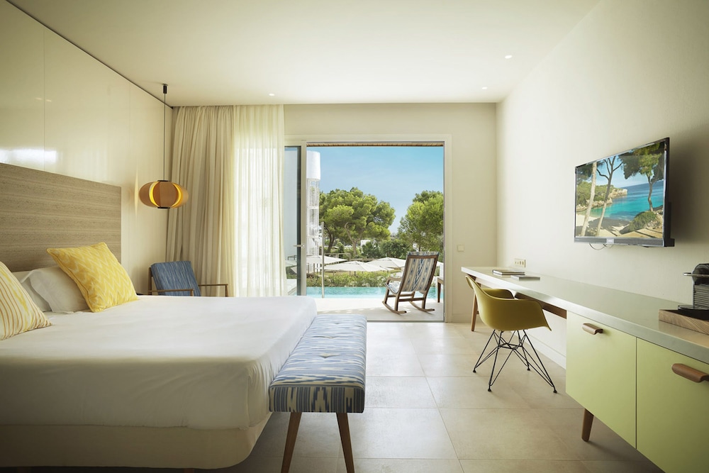 Inturotel Cala Esmeralda Beach Hotel & Spa - Adults Only — Hotel rooms in Cala d´Or, Balearic Islands