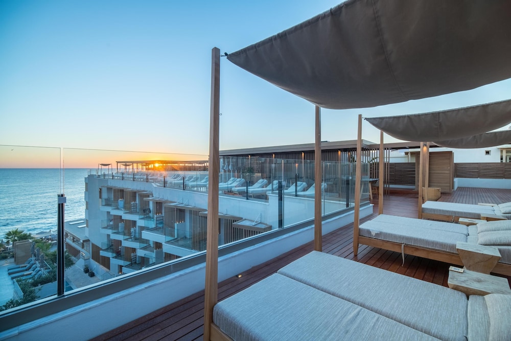 Akasha Beach Hotel & Spa — Hotel building in Hersonissos
