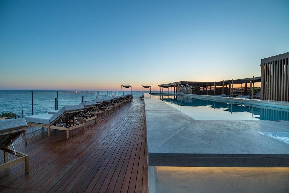 Akasha Beach Hotel & Spa — Swimming pool in Hersonissos