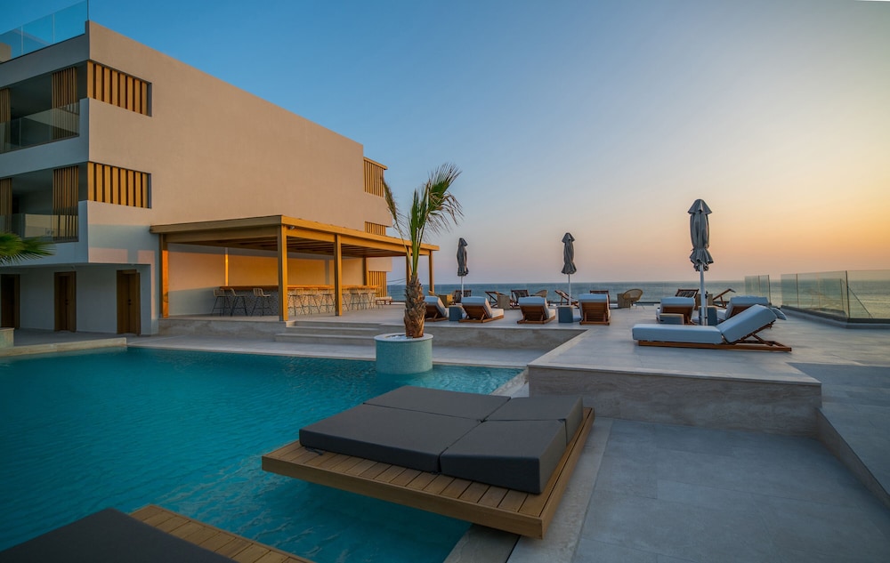 Akasha Beach Hotel & Spa — Swimming pool in Hersonissos