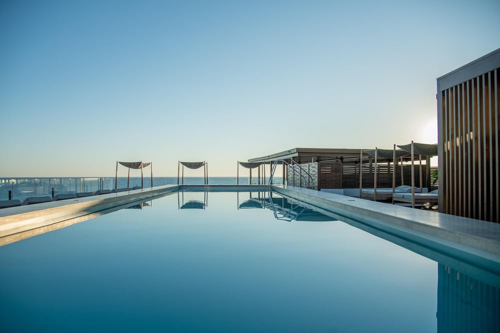 Akasha Beach Hotel & Spa — Swimming pool in Hersonissos