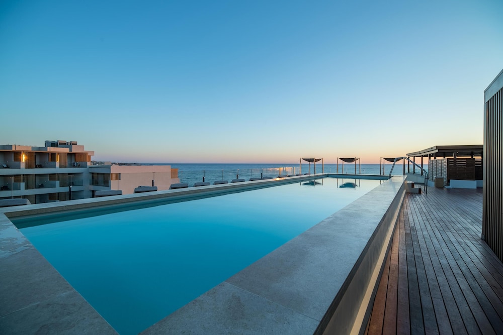Akasha Beach Hotel & Spa — Swimming pool in Hersonissos
