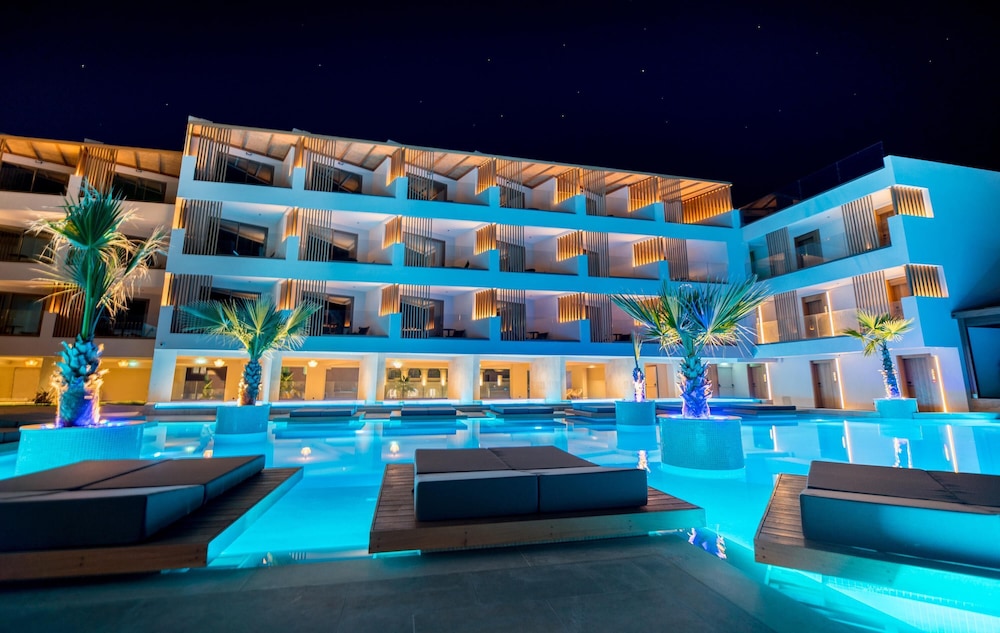 Akasha Beach Hotel & Spa — Hotel building in Hersonissos