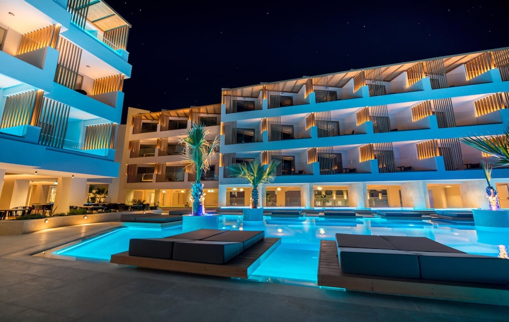 Akasha Beach Hotel & Spa — Hotel building in Hersonissos