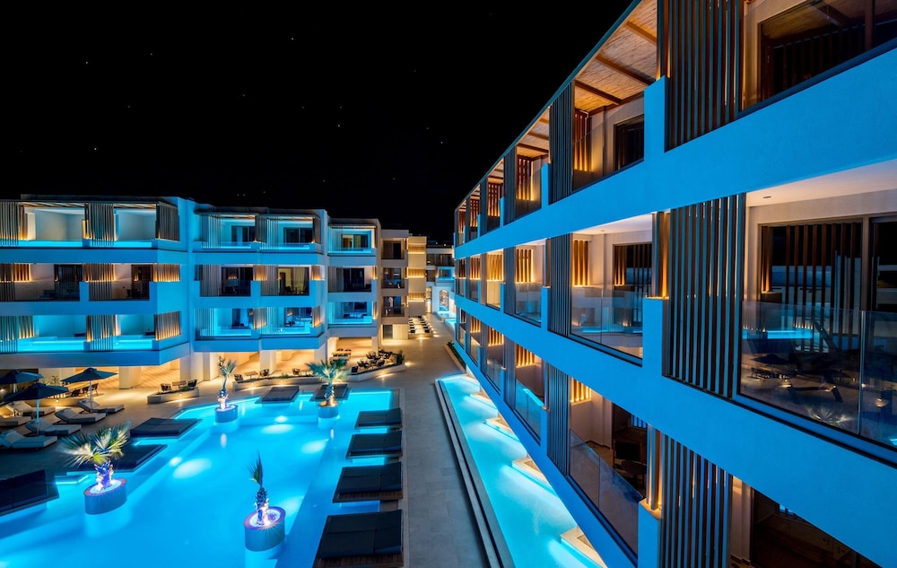 Akasha Beach Hotel & Spa — Hotel building in Hersonissos