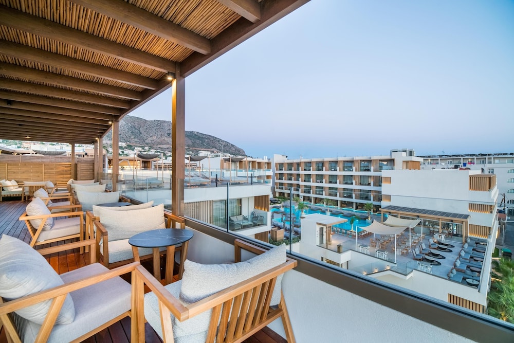 Akasha Beach Hotel & Spa — Hotel building in Hersonissos