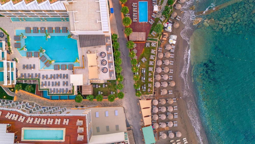 Akasha Beach Hotel & Spa — Hotel building in Hersonissos