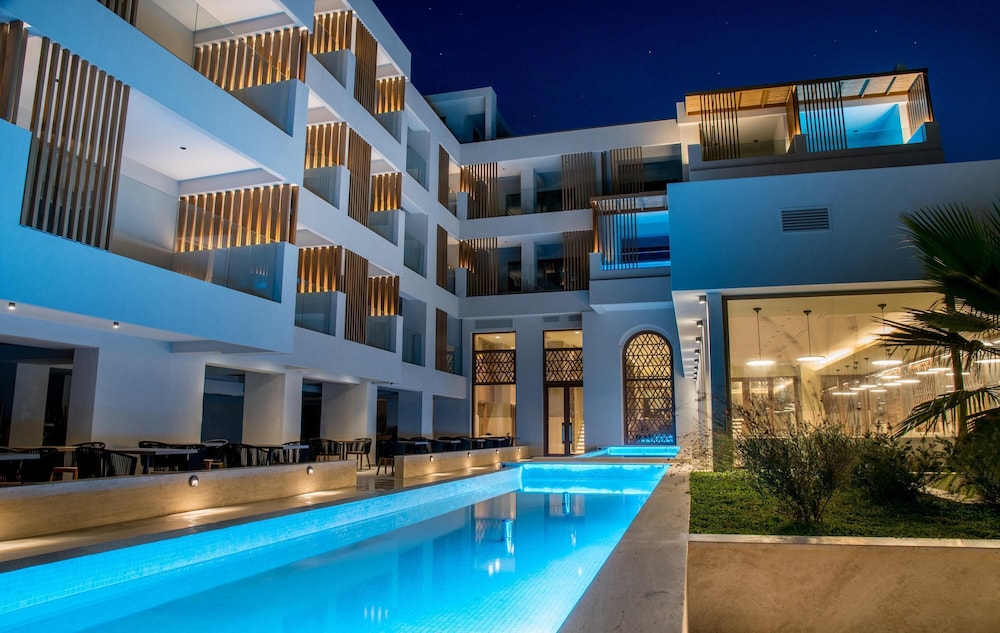 Akasha Beach Hotel & Spa — Hotel building in Hersonissos