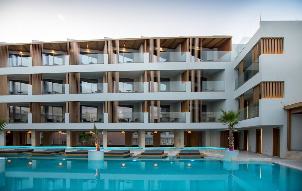Akasha Beach Hotel & Spa — Hotel building in Hersonissos