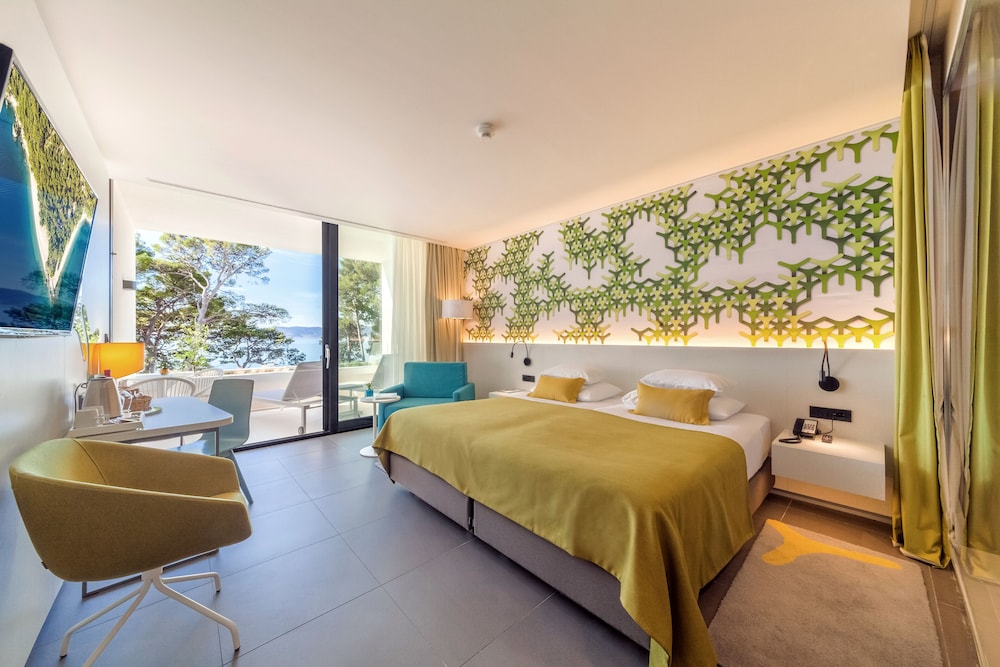 Bluesun Hotel Berulia — Hotel rooms in Brela, Split-Dalmatia