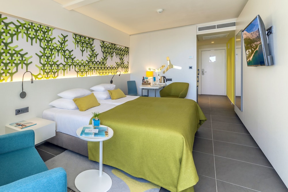 Bluesun Hotel Berulia — Hotel rooms in Brela, Split-Dalmatia