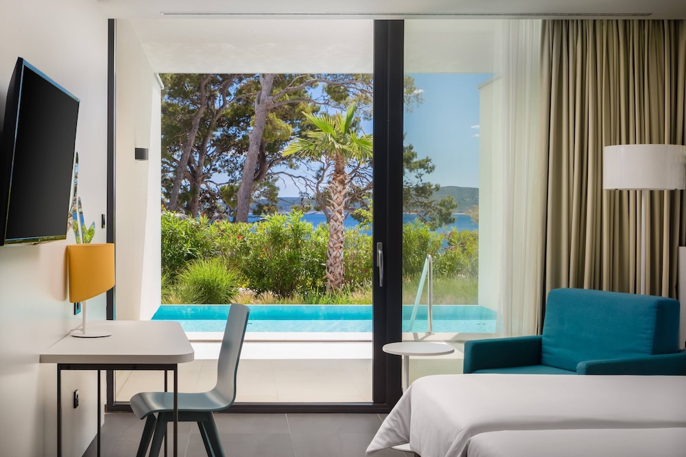 Bluesun Hotel Berulia — Hotel rooms in Brela, Split-Dalmatia
