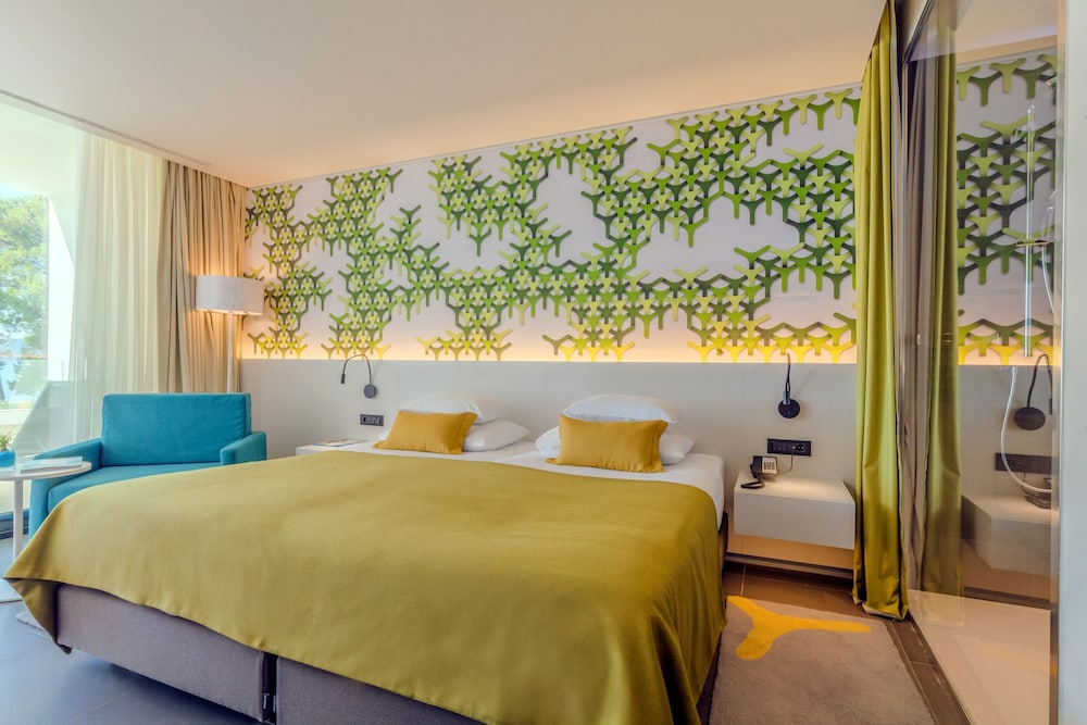 Bluesun Hotel Berulia — Hotel rooms in Brela, Split-Dalmatia