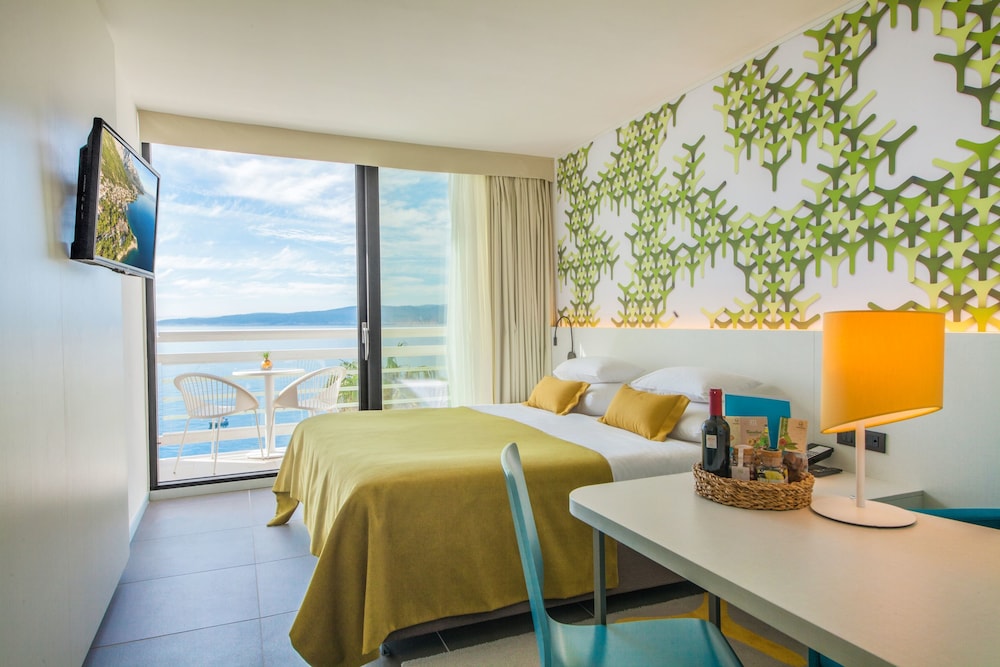 Bluesun Hotel Berulia — Hotel rooms in Brela, Split-Dalmatia