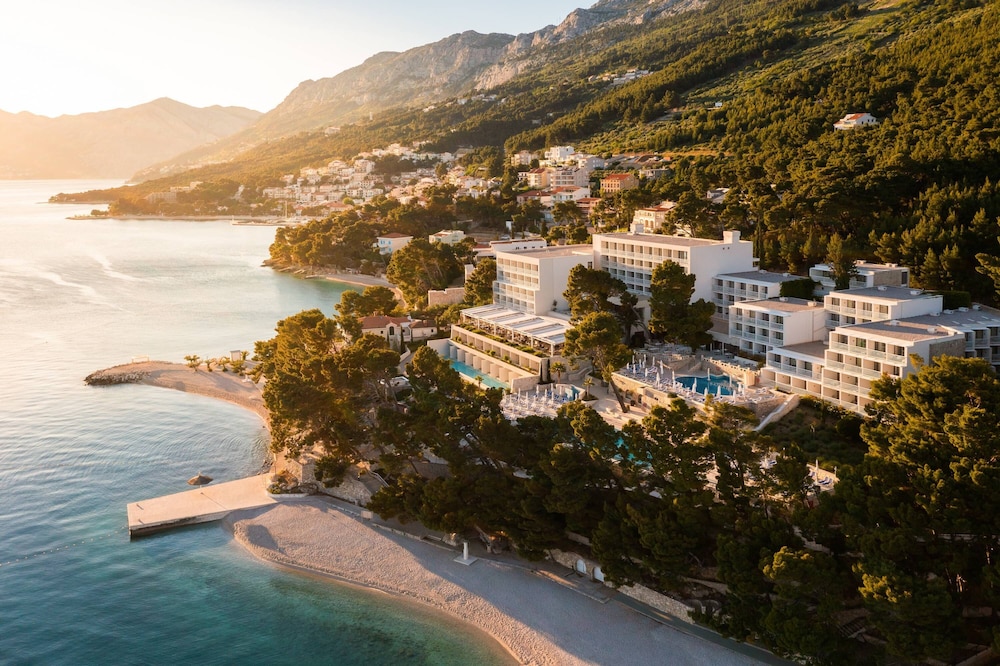 Bluesun Hotel Berulia — Beach in Brela, Split-Dalmatia