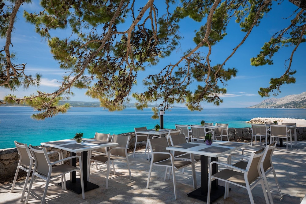 Bluesun Hotel Berulia — Restaurant & bars in Brela, Split-Dalmatia