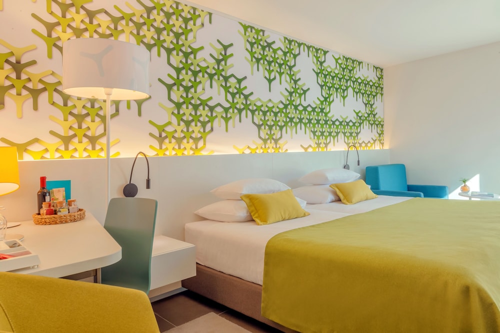 Bluesun Hotel Berulia — Hotel rooms in Brela, Split-Dalmatia