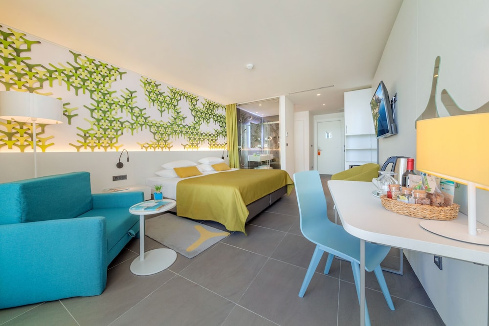 Bluesun Hotel Berulia — Hotel rooms in Brela, Split-Dalmatia