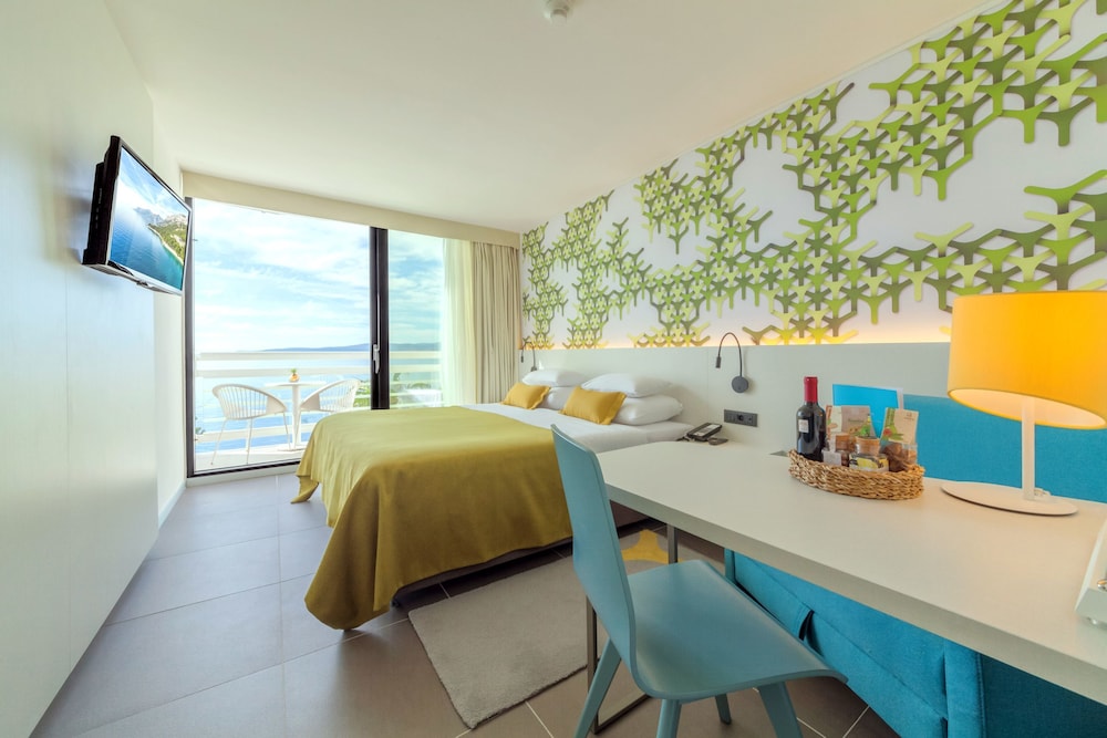 Bluesun Hotel Berulia — Hotel rooms in Brela, Split-Dalmatia
