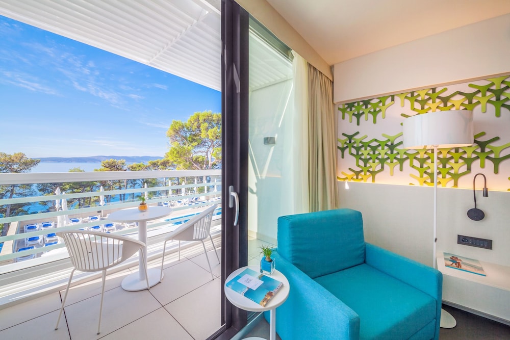 Bluesun Hotel Berulia — Hotel rooms in Brela, Split-Dalmatia