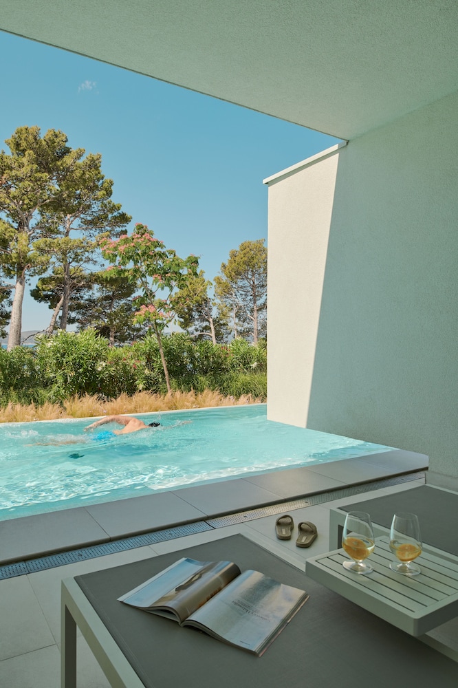 Bluesun Hotel Berulia — Swimming pool in Brela, Split-Dalmatia