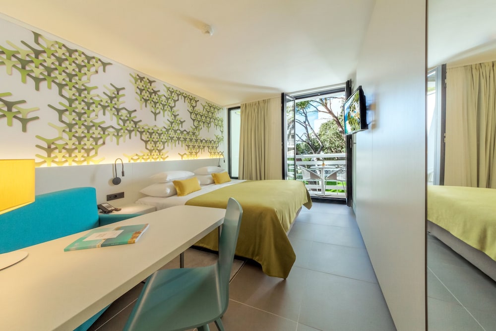 Bluesun Hotel Berulia — Hotel rooms in Brela, Split-Dalmatia
