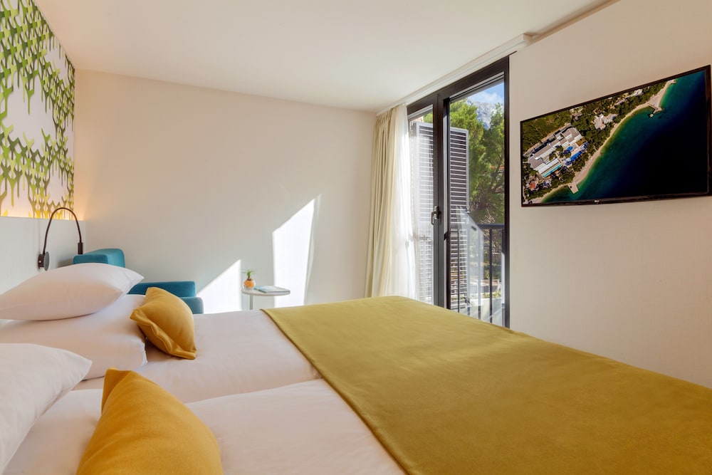Bluesun Hotel Berulia — Hotel rooms in Brela, Split-Dalmatia