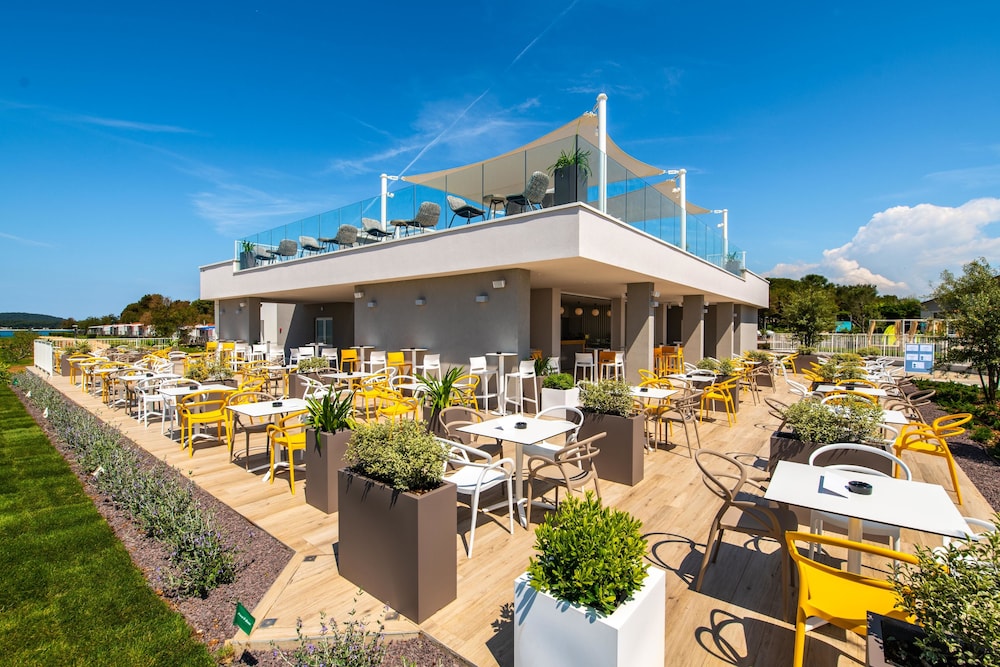 Apartments Kazela — Restaurant & bars in Medulin, Istria