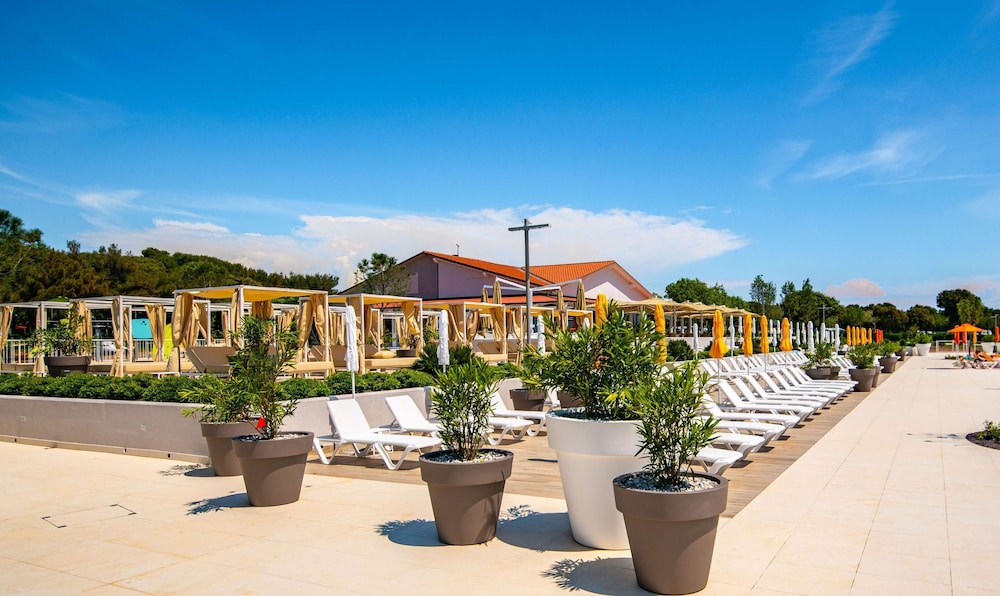 Apartments Kazela — Hotel building in Medulin, Istria